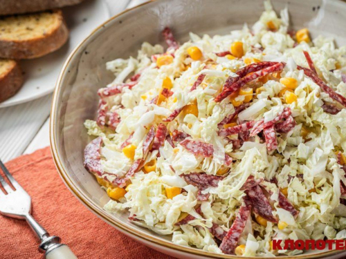 Ковбаса, кукурудза та пекінська капуста - готуємо смачну страву без світла