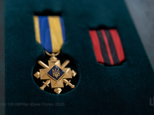 Військовий Андрій з 128 ОВМБр, як воює на Запорізькому напрямку, після 9 місяців на передовій отримав державну нагороду від Зеленського