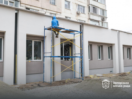 Роботи виходять на фініш - мешканці одного з найбільших житлових масивів Запоріжжя незабаром отримають сучасну амбулаторію (фото)