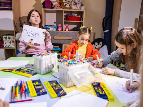З хаосу народжується спокій — у Запоріжжі діти через фантазію та арт-терапію відкривають свій внутрішній світ