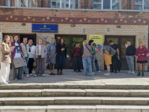 Перенесли через неявку учасників процесу – у Запоріжжі не відбулось засідання суду щодо перейменування скверу