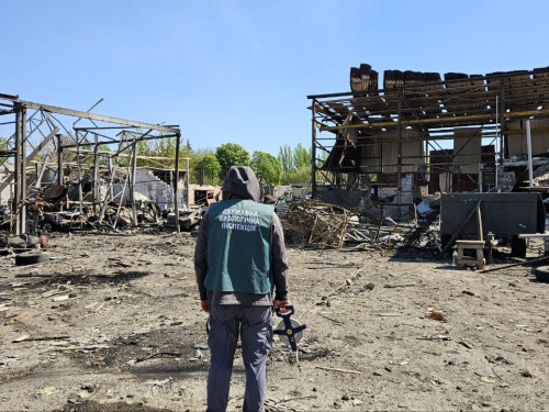 Екологи дослідили місця уражень: удар КАБ і ракети по Запоріжжю спричинив масштабне засмічення територій (фото)