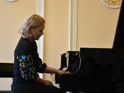 Піаністка з Німеччини зіграла для запорізьких земляків