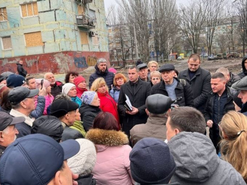 У Запоріжжі представники міської влади зустрілися з мешканцями одного зі зруйнованих будинків