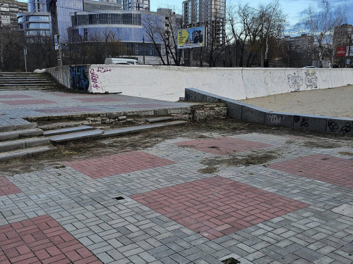 У Запоріжжі після розголосу в соцмережах привели до ладу пішохідну зону біля Центрального пляжу - фото