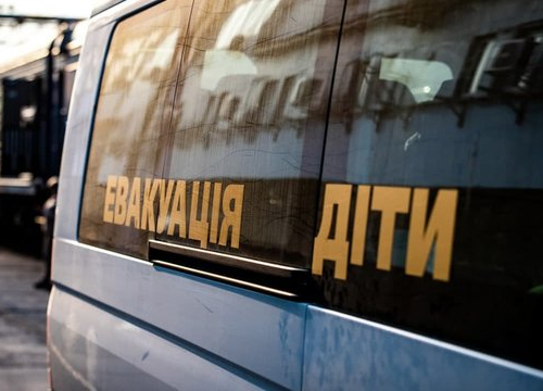 З прифронтового села на Запоріжжі евакуювали сімох людей, серед них – діти (відео)