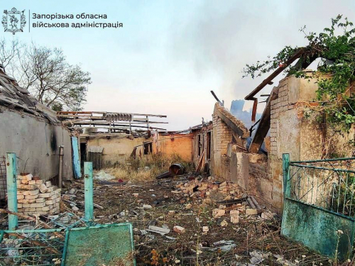 Одна людина загинула, четверо поранені - росіяни вночі атакували Запорізький район (фото)
