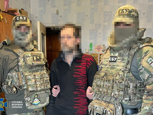 У Запоріжжі затримали коригувальника, який маскувався під пенсіонера. Фото: СБУ