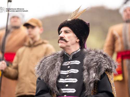 Презентація монет із серії «Ми сильні. Ми разом», присвячені прифронтовим регіонам – Запорізькій, Харківській та Херсонській областям на Хортиці. Фото НБУ