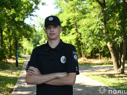 Запорізький поліцейський у свій вільний час врятував життя пішоходу, якого збив легковик