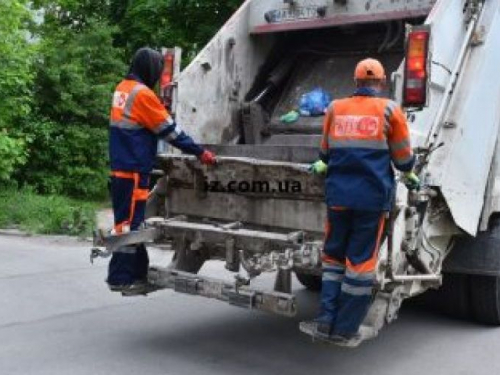 У Запоріжжі на вивіз побутових відходів впливають і довгі комендантські години