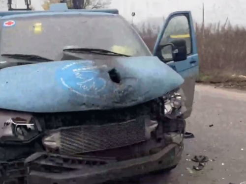 Знищили автівку під час евакуації на Запоріжжі - представники гуманітарної місії збирають кошти на броньовану машину та РЕБ