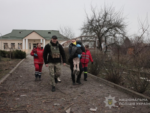 Сьогодні вдень ворог завдав чотири удари по Запоріжжю і Запорізькому району - одну авіабомбу скинув поблизу гімназії