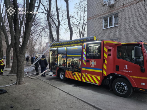 Загорілися речі - в Запоріжжі пожежа у багатоповерхівці ледь не закінчилася трагедією (фото)