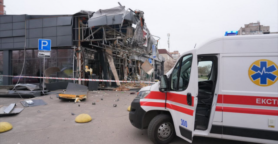 Росіяни вдарили по супермаркету в Запоріжжі - є поранені (фото, відео)