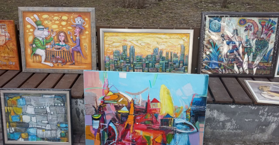 Майдан Митців у Запоріжжі: як вернісаж біля фонтану виглядає на початку весни (фото)