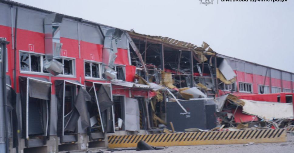 Вдарили по інноваційному терміналу СІЧ: вранці 17 березня росіяни атакували Запоріжжя (фото, відео)