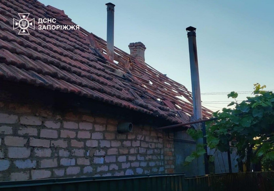 Загинув молодий поліцейський, пошкоджені будинки у трьох районах Запоріжжя - наслідки ворожих ударів 10 липня