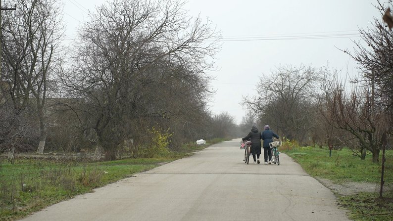 Понад три роки армія ворога стоїть на протилежному березі Дніпра та не дає спокою - як живуть у прифронтовому селі Запорізької області