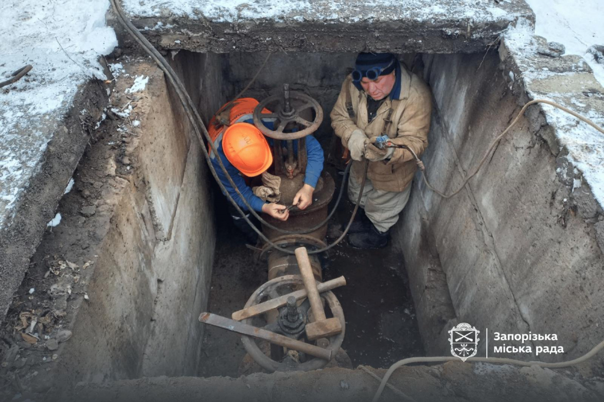 У Запоріжжі ремонтують водогін, якому майже 60 років - фото