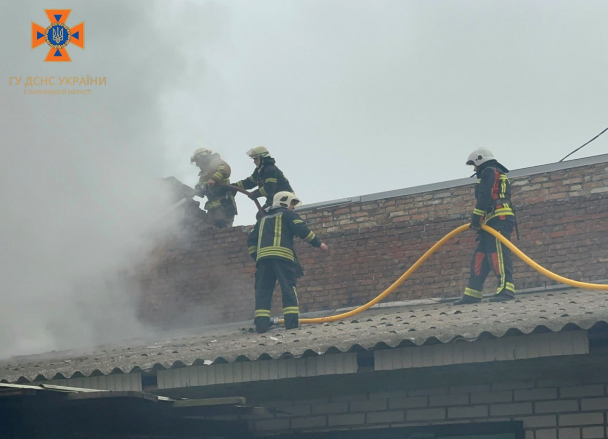 У Запоріжжі біля Центрального ринку спалахнула пожежа - подробиці від ДСНС (фото, відео)