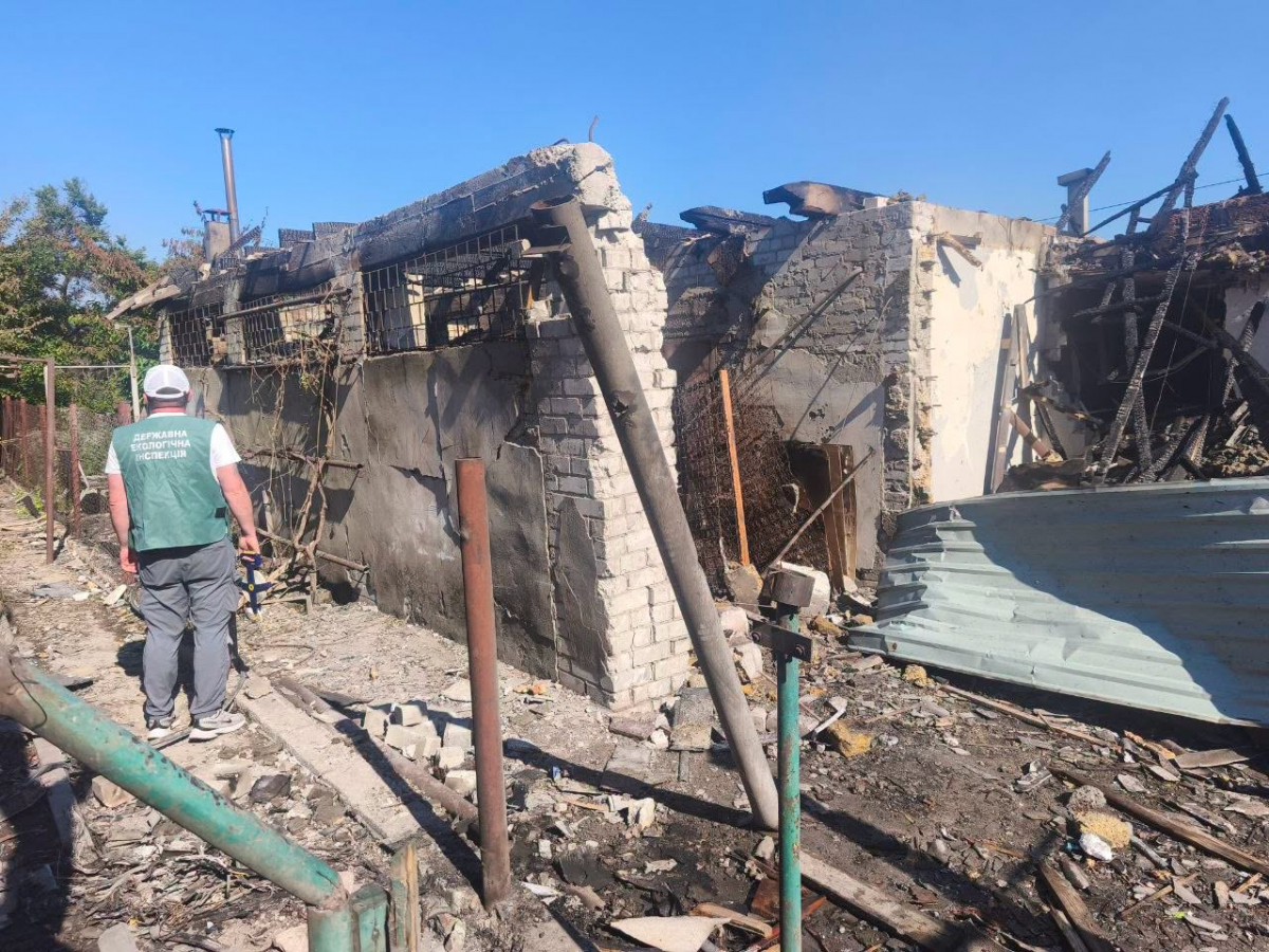 Спалені будинки й уламки дрона: у Запоріжжі виявили масштабне забруднення після атаки армії рф (фото)