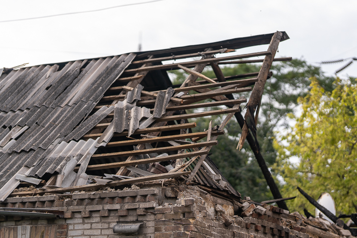 "Схопила дітей і ми побігли по склу": свідки розповіли про жахи нічної ворожої атаки на Запоріжжя - відео, фото