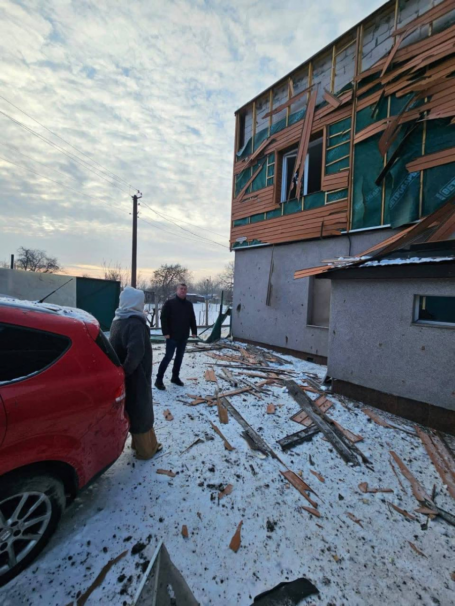 Атака на Запорізький район: росіяни поранили людину та пошкодили будинки КАБами (фото)