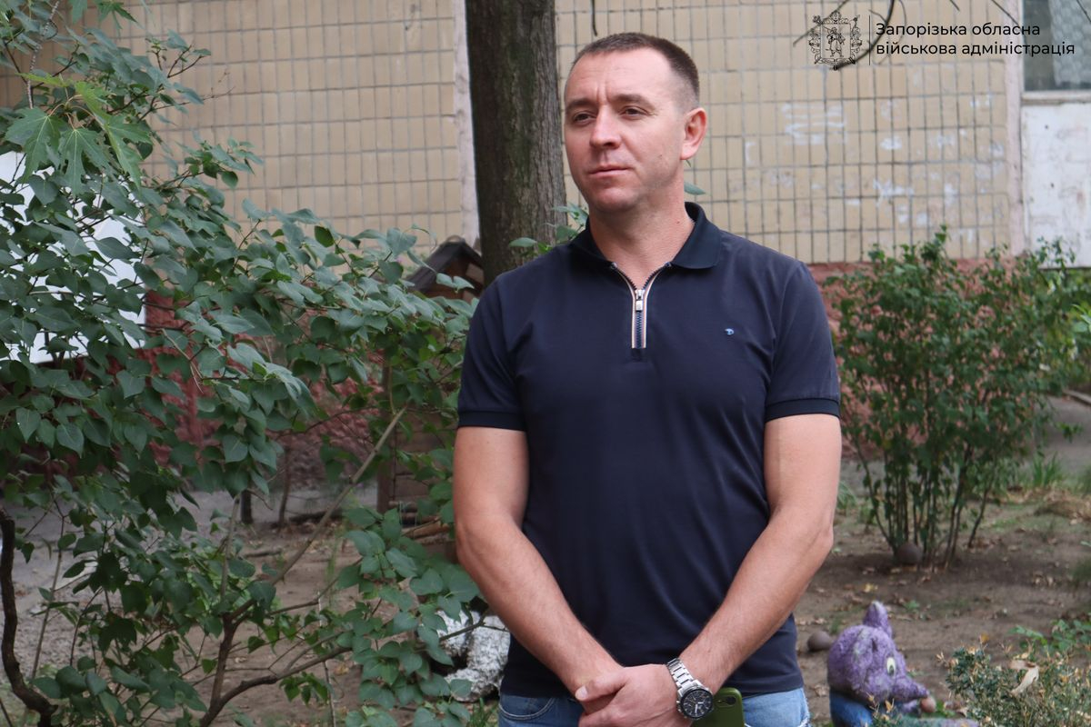 Загинув на Донеччині, рятуючи побратимів - на будинку в Запоріжжі встановили пам'ятну табличку на честь бойового медика (фото)