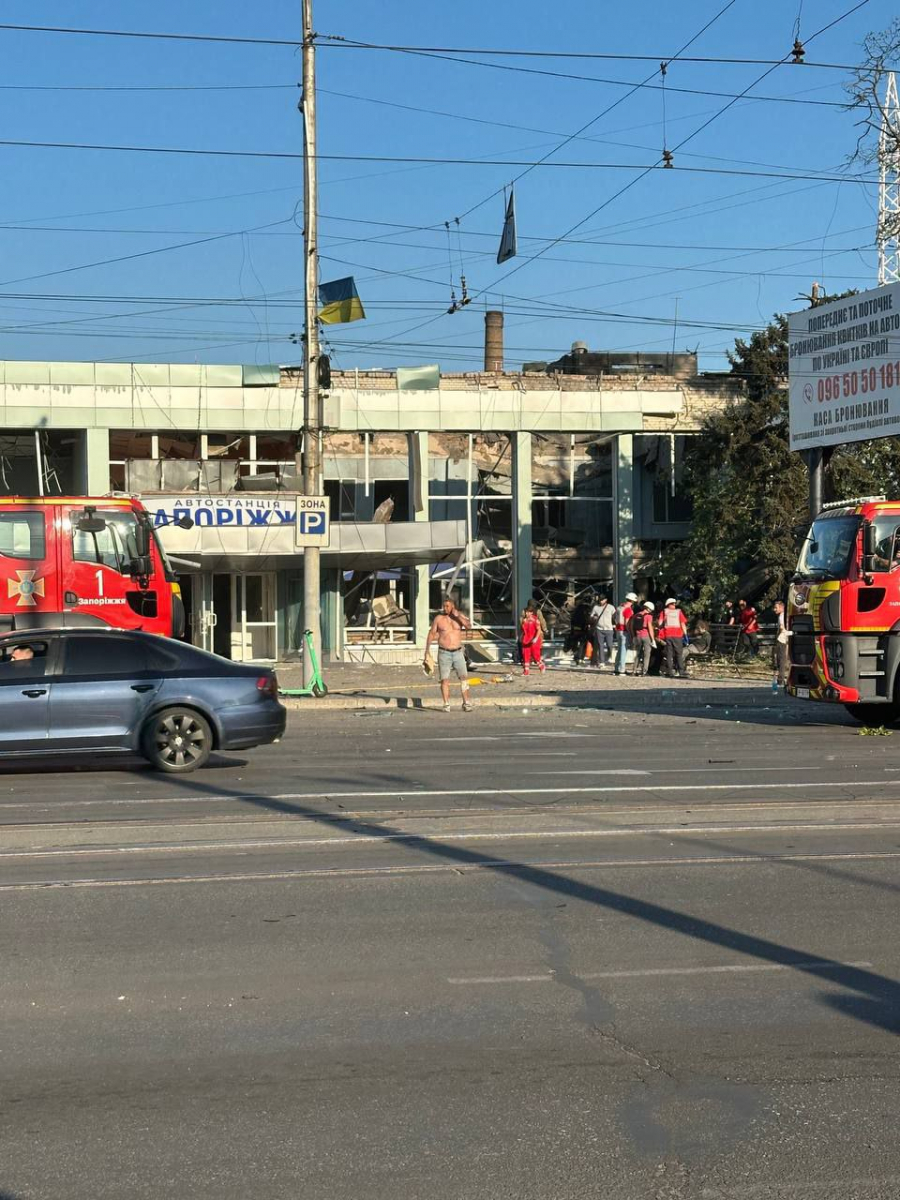 Скинули бомби по автовокзалу та клініці - керівник ЗОВА Іван Федоров розповів про наслідки авіаудару (фото, відео)