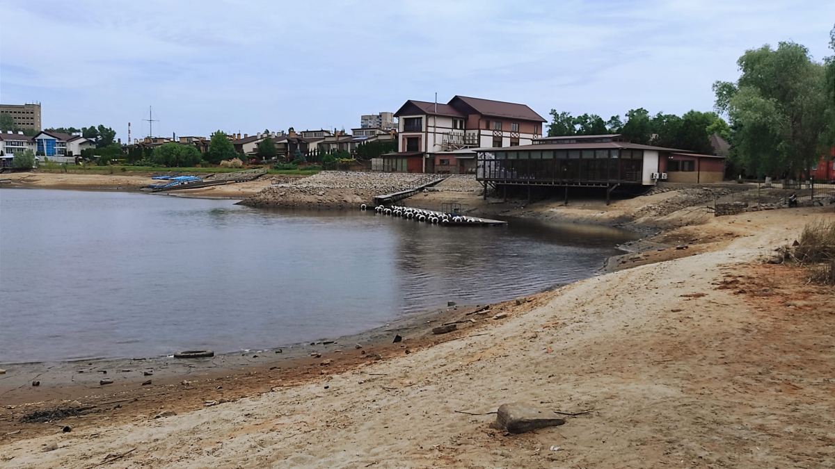 Впав рівень води: як виглядає пляж в Південному мікрорайоні міста