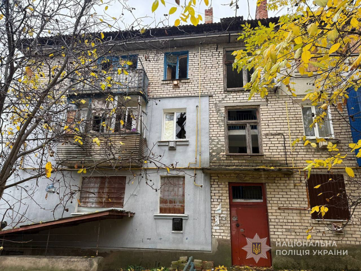 Задокументували шкоду довкіллю - у Запоріжжі на місці влучань російських ракет працювали екологи (фото)