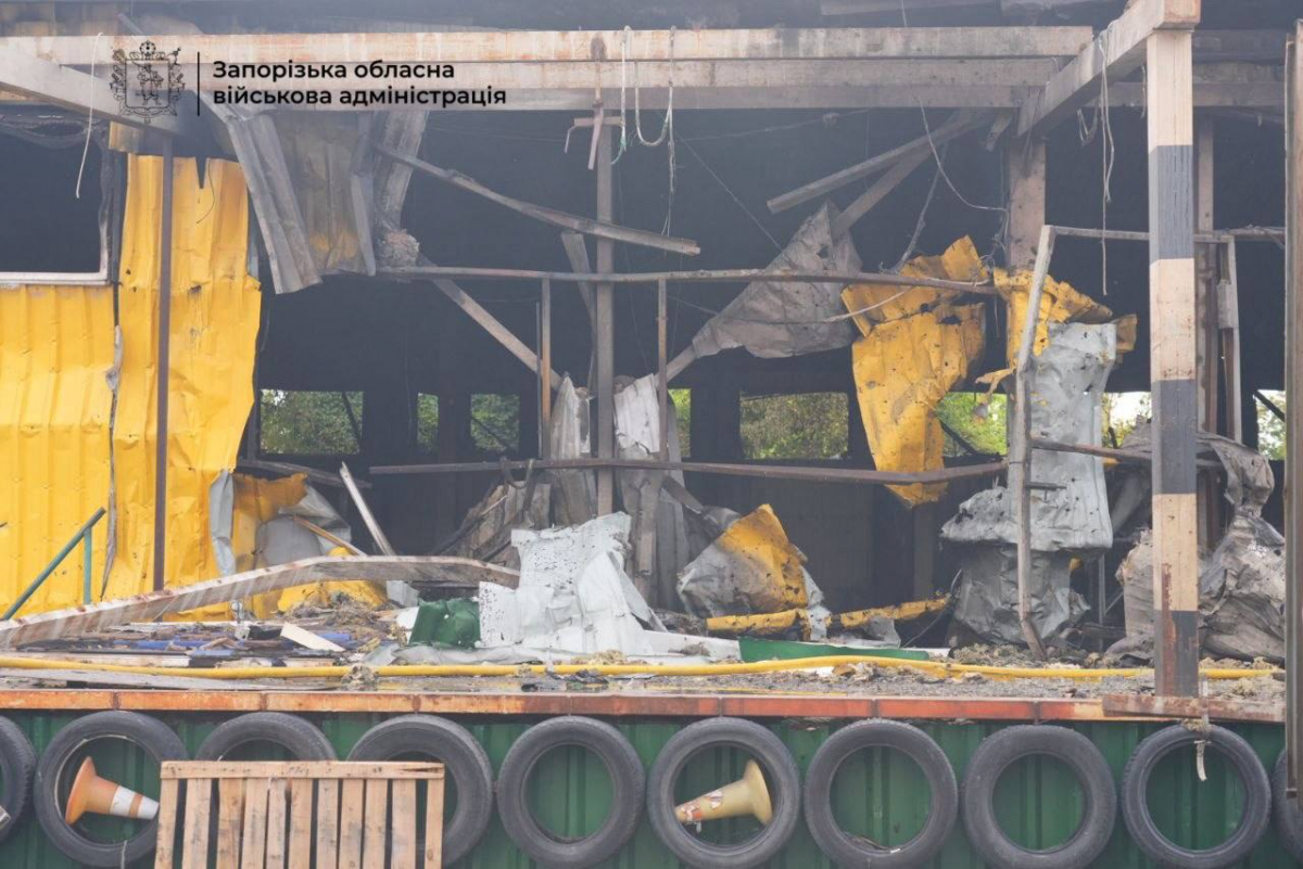 Росіяни атакували підприємство у Запоріжжі - в області після удару КАБа є загиблий (фото, відео)