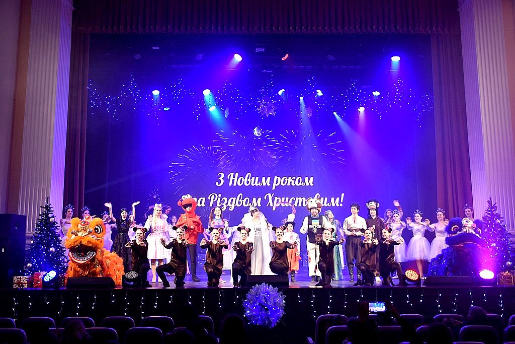 У Запорізькій філармонії показали довгоочікувану новорічну прем'єру для дітей - фото