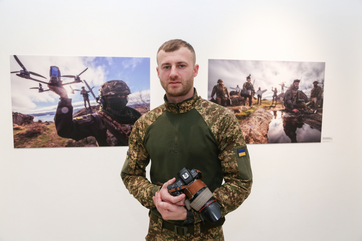 Відомий запорізький фотограф, який чудово знімає Хортицю, пішов у Нацгвардію і присвятив їй виставку