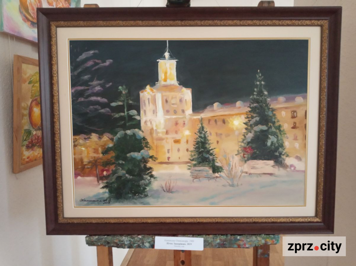 Запорізький музей тимчасово надав "дах" художникам з вернісажу у фонтана - фото