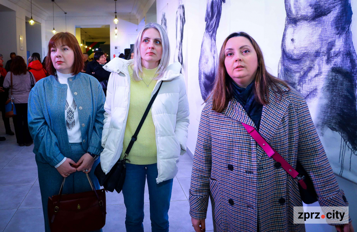 У Запоріжжі показали незвичайну виставку про жіночі тіла - фото