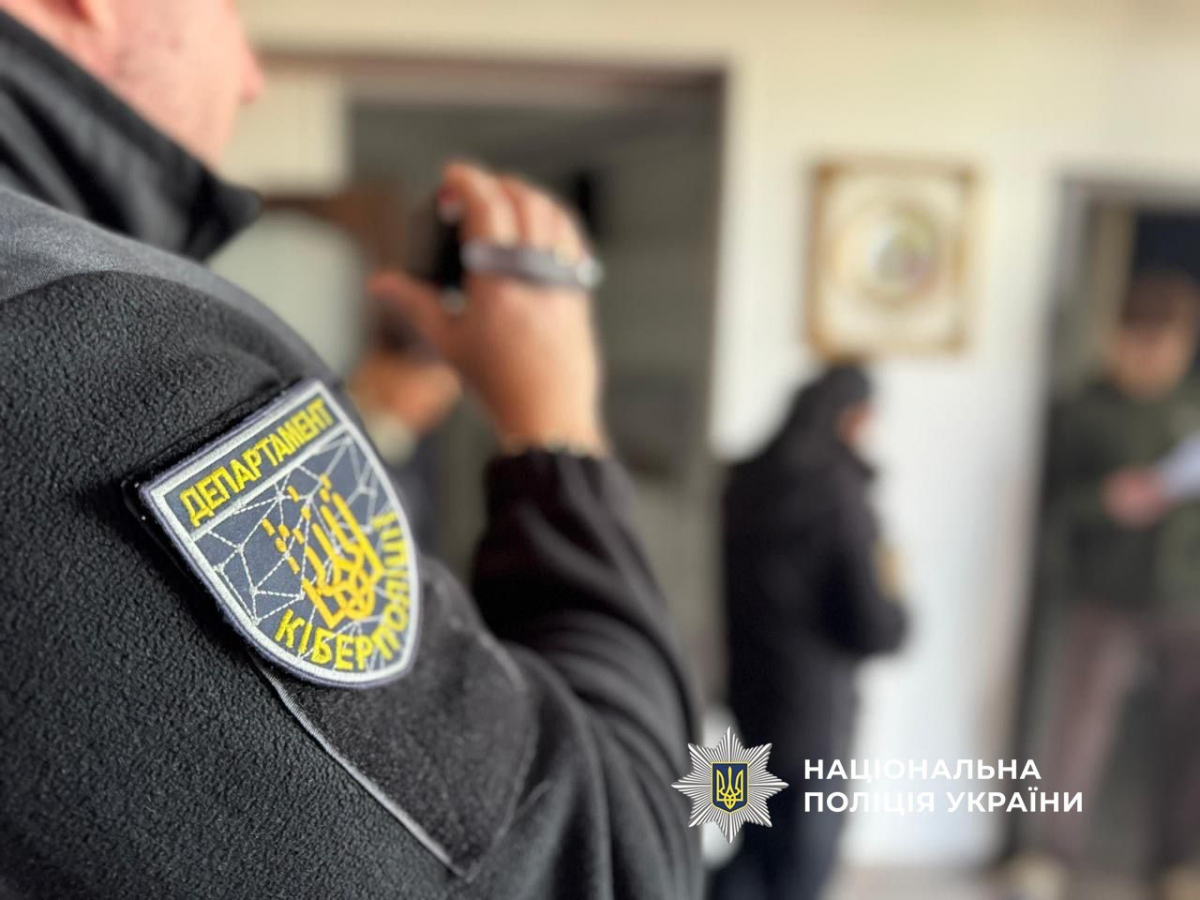 Лякали бізнес перевірками: у Запоріжжі викрили псевдоподатківців, які ошукали підприємців (фото, відео)