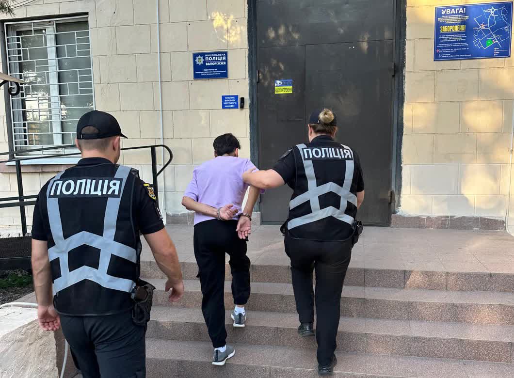 На Запоріжжі поліцейські викрили жінку, яка обкрадала домівки евакуйованих жителів прифронтової громади