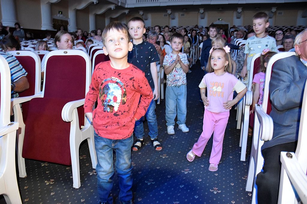 Вчилися бути козаками — музичний скетч запорізької філармонії занурив маленьких глядачів у героїчне минуле