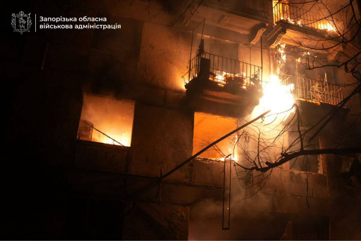 Поранення, руйнування, пожежі: вночі Запоріжжя зазнало масованої атаки ворожих дронів - що відомо про наслідки
