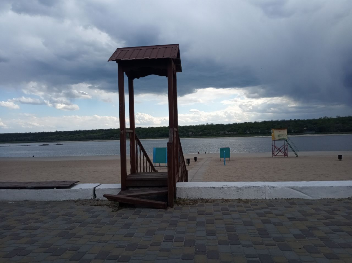 Аварійні сходи оновлять – у Запоріжжі на ремонт дерев'яних конструкцій виділили сотні тисяч гривень (фото)