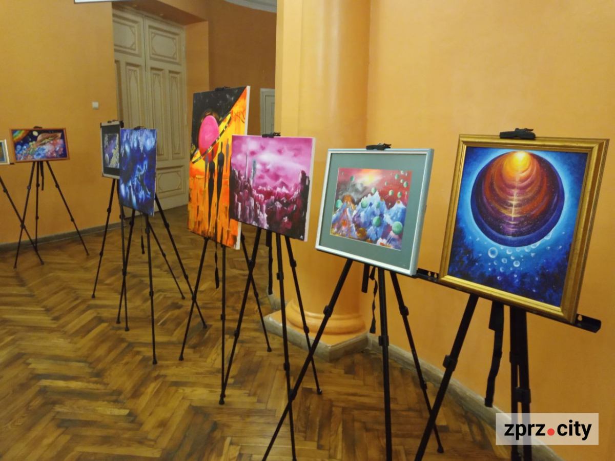 У запорізькому музеї відкрилась виставка юного художника-благодійника з Бердянська (фото)