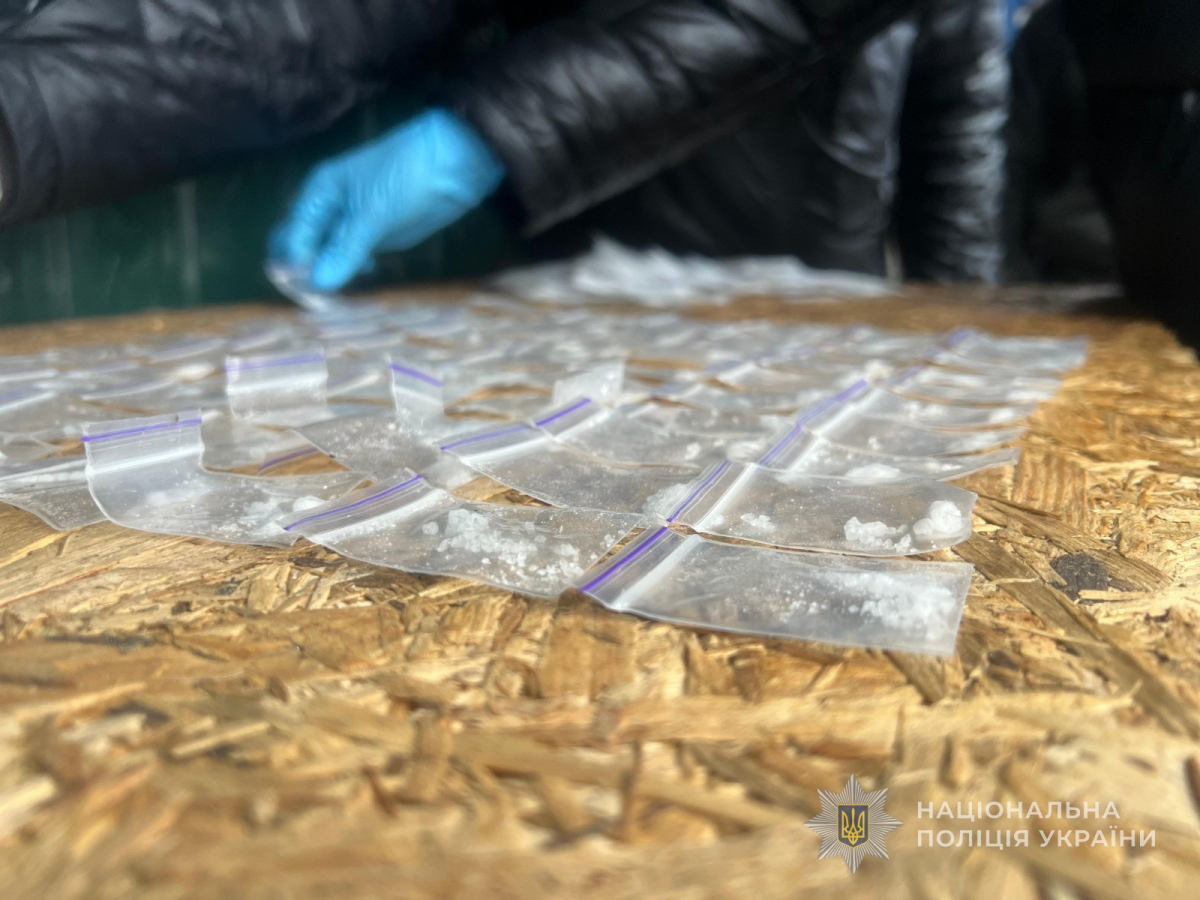 Спеціальна операція в Запоріжжі: поліцейські викрили наркоділка (фото)
