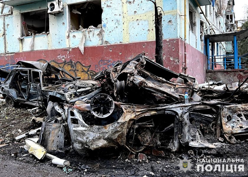 Поліцейські задокументували наслідки нічної збройної атаки на Запоріжжі