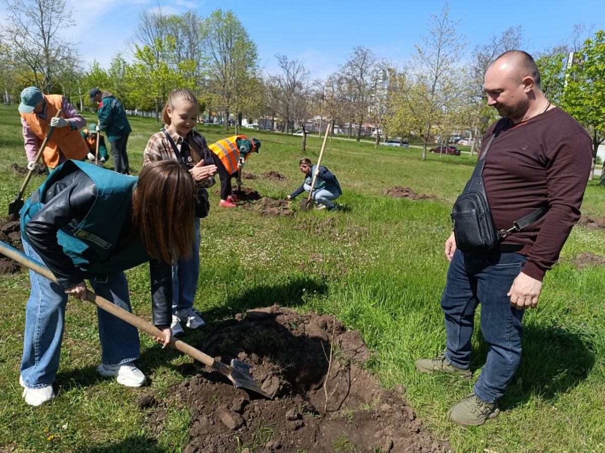 У Запоріжжі з'явилася алея дубів із «шевченківським корінням» (фото)