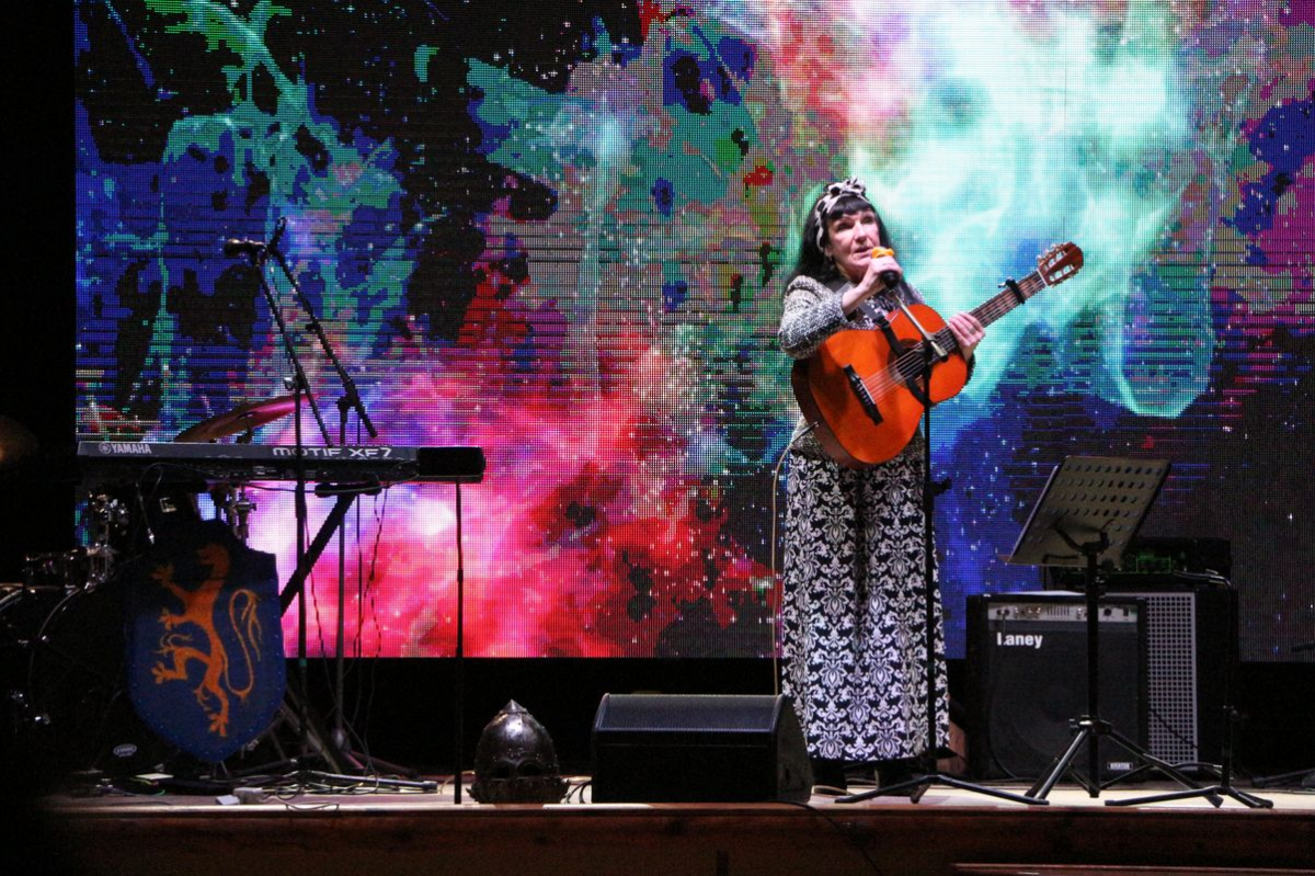 У Запоріжжі журналісти, майстрині та рок-музиканти об'єдналися і зробили благодійний ярмарок - фото