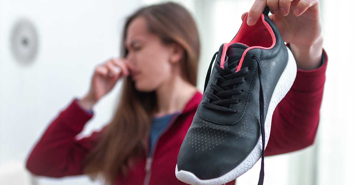Як позбутися від неприємних запахів взуття – корисні поради