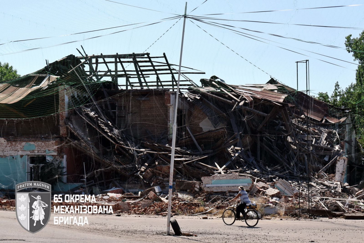 Місто-привід, в якому досі живуть люди - на розбомблений пустельний Оріхів моторошно дивитись (відео)