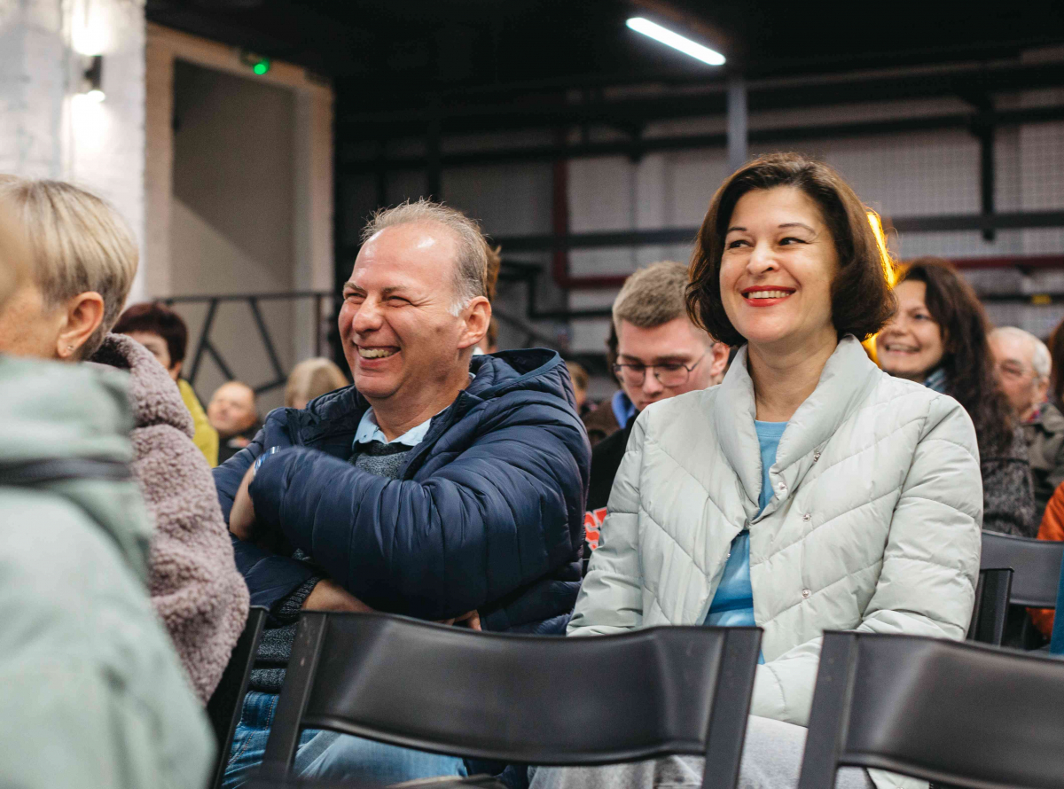 Насильство, що криється за нормальністю – у Запоріжжі молодь презентувала незвичну виставу (фото)